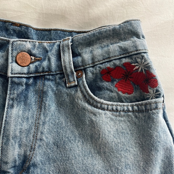 Marine Layer Sasha Floral Embroidered Denim Jean Shorts | Size 25 - Picture 4 of 12